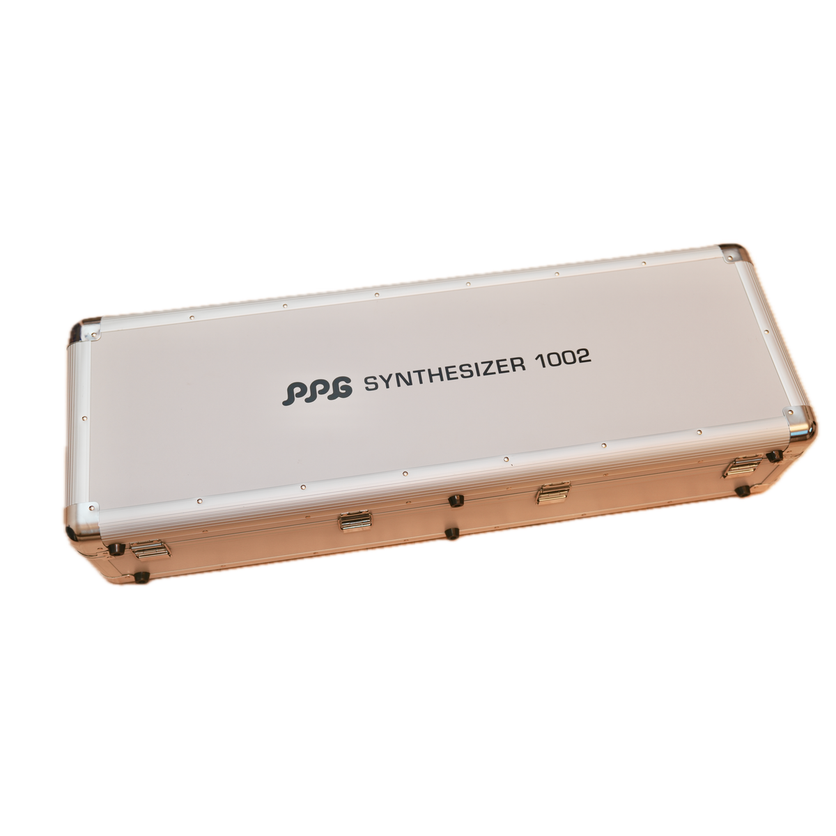 Flight case fechado do PPG 1002 Mk2 com etiqueta PPG Synthesizer 1002