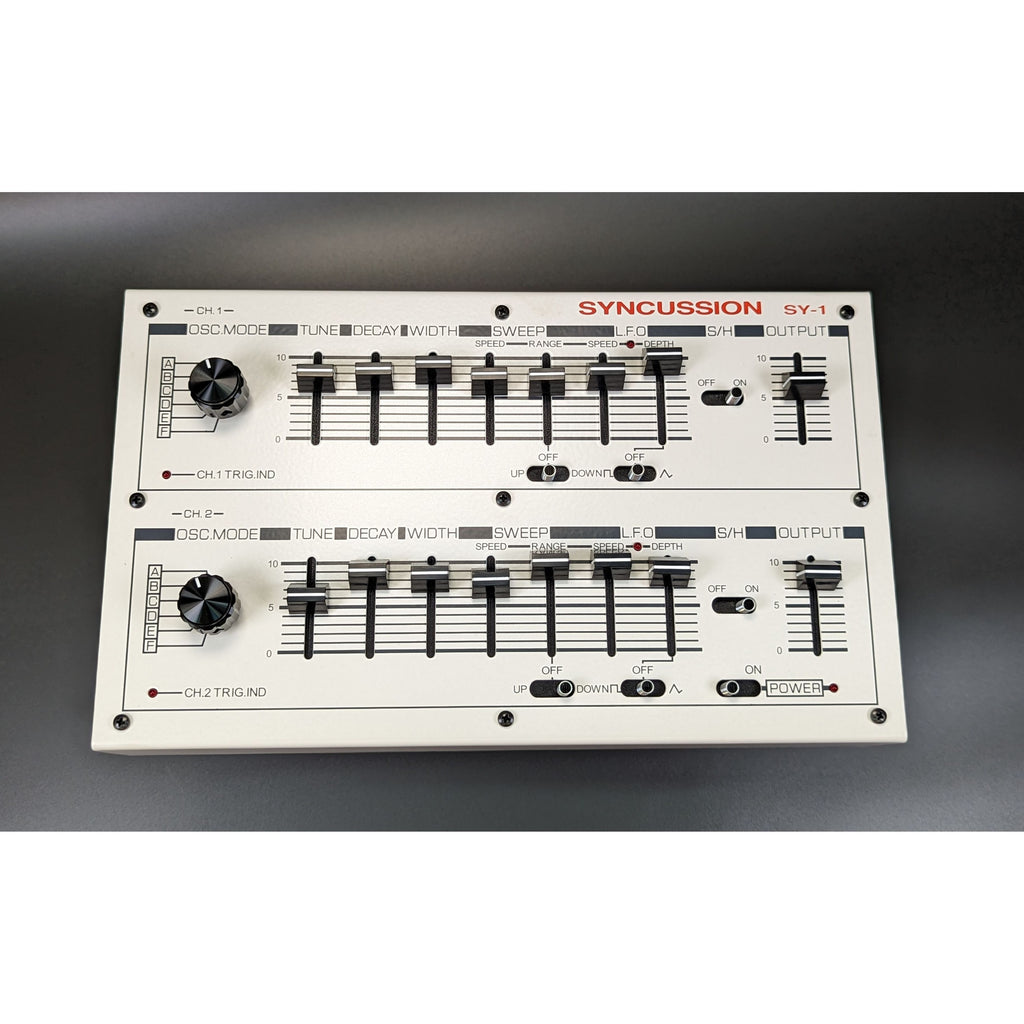 Sintetizador de percussão analógico Michigan Synth Works SY-1, réplica do Pearl Syncussion