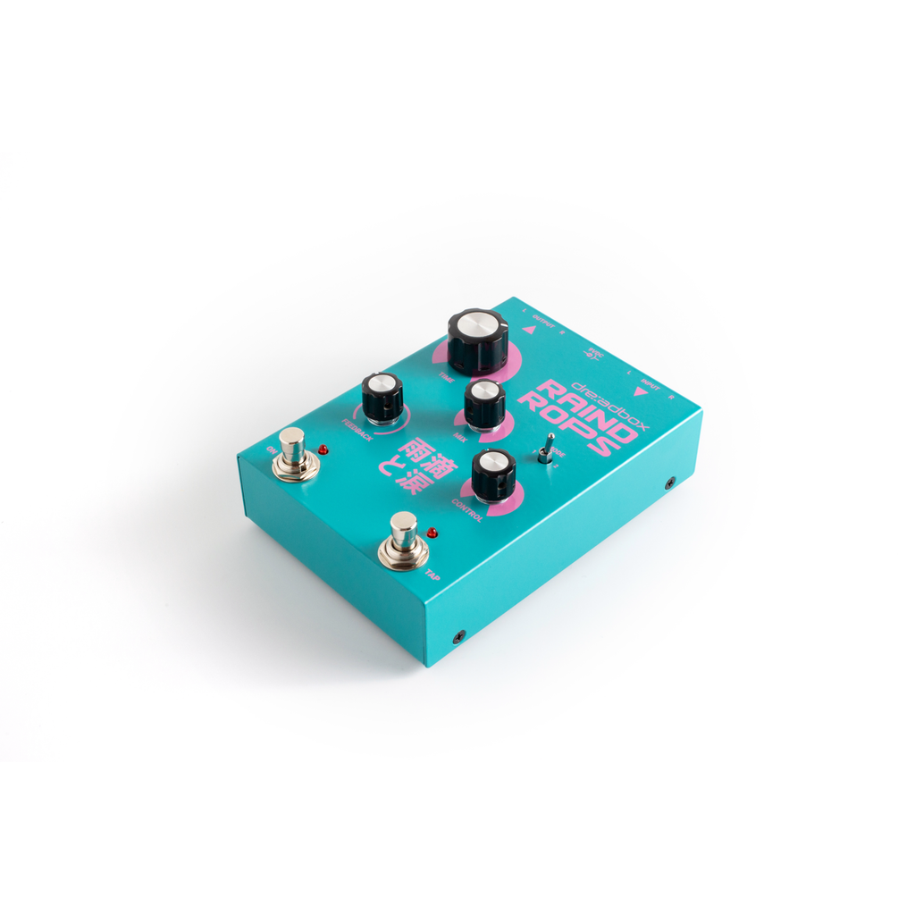 Pedal Dreadbox Raindrops, vista frontal oblíqua